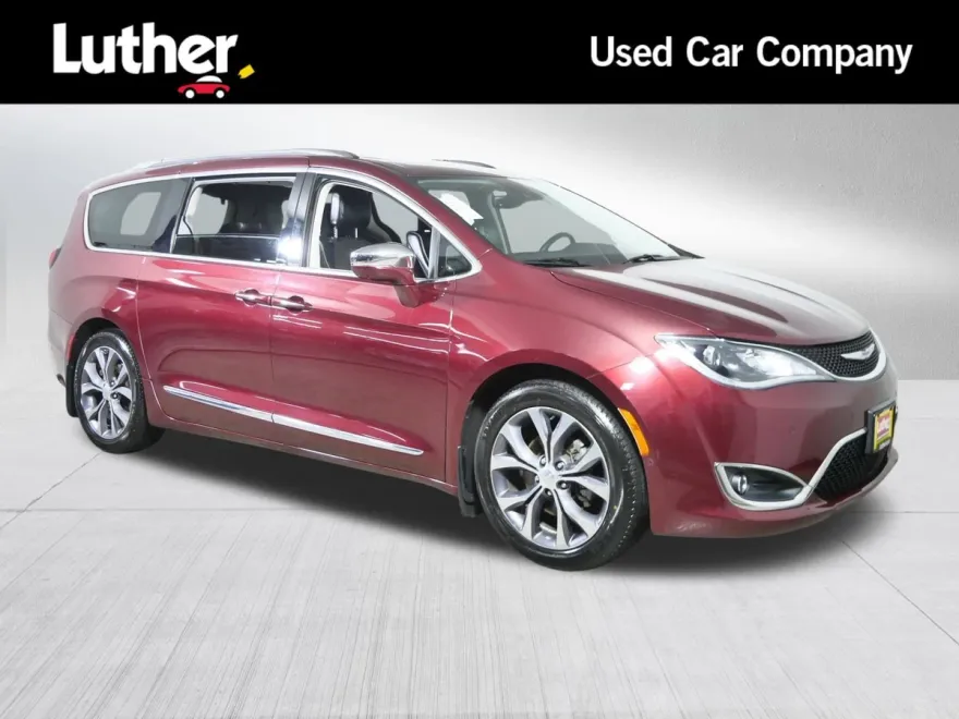 2018 Chrysler Pacifica Limited photo 1