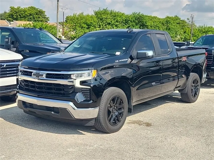 2023 Chevrolet Silverado 1500 LT photo 1