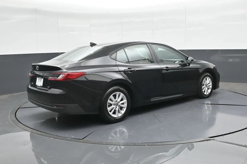 2025 Toyota Camry LE photo 1