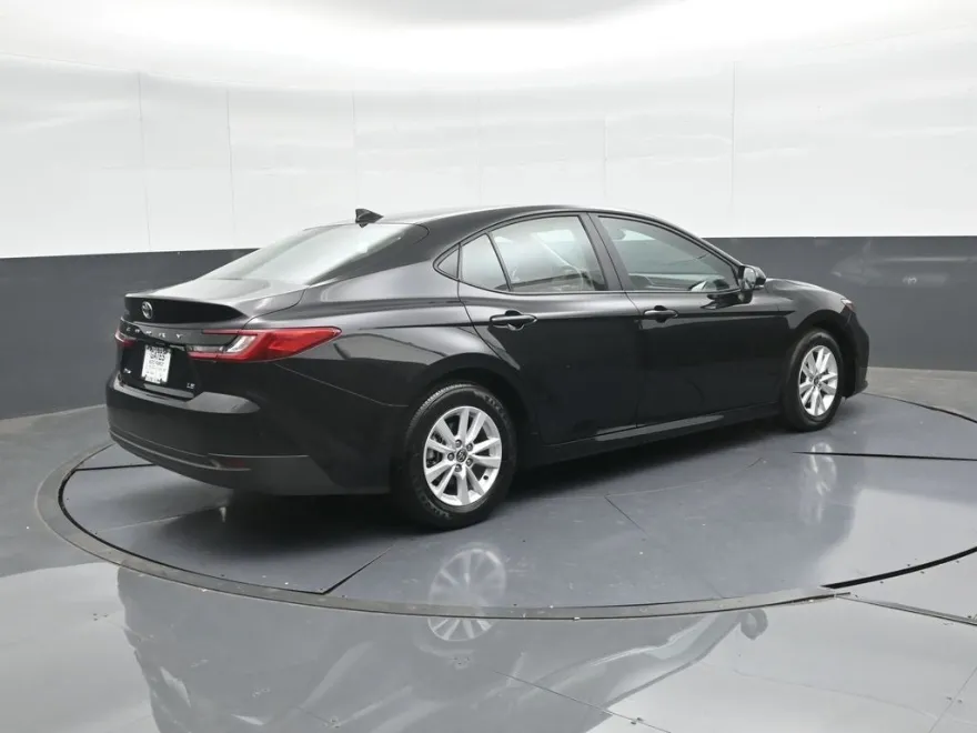 2025 Toyota Camry LE photo 1
