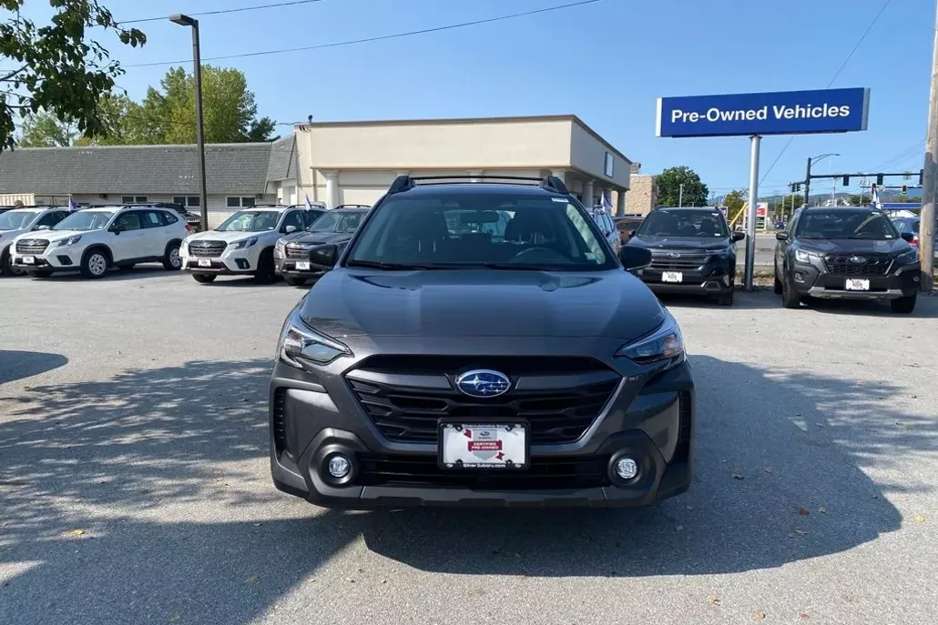 2025 Subaru Outback 2.5i photo 1