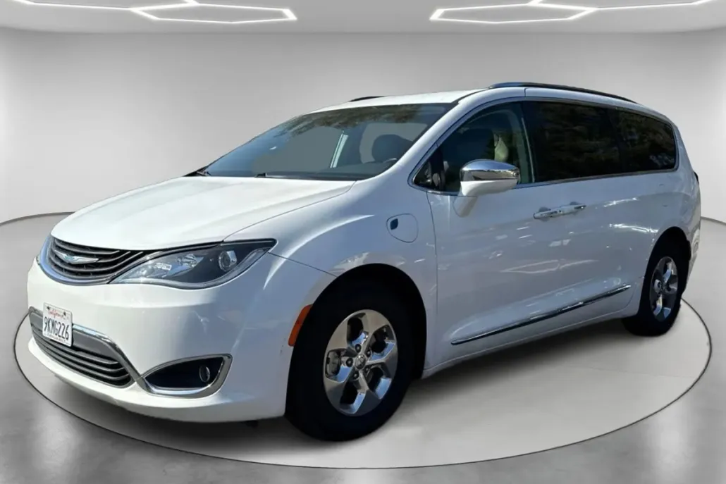 2018 Chrysler Pacifica Hybrid Limited photo 1