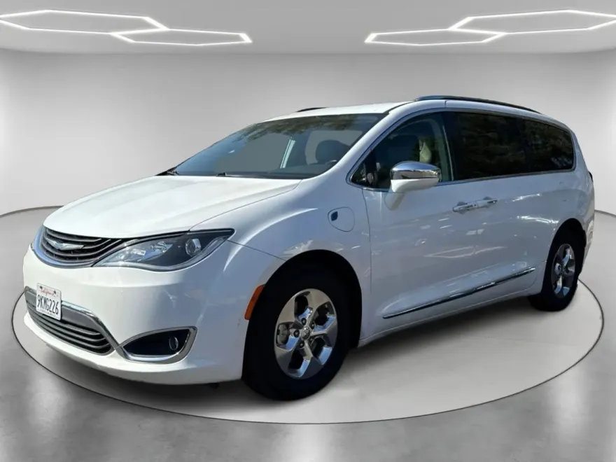 2018 Chrysler Pacifica Hybrid Limited photo 1