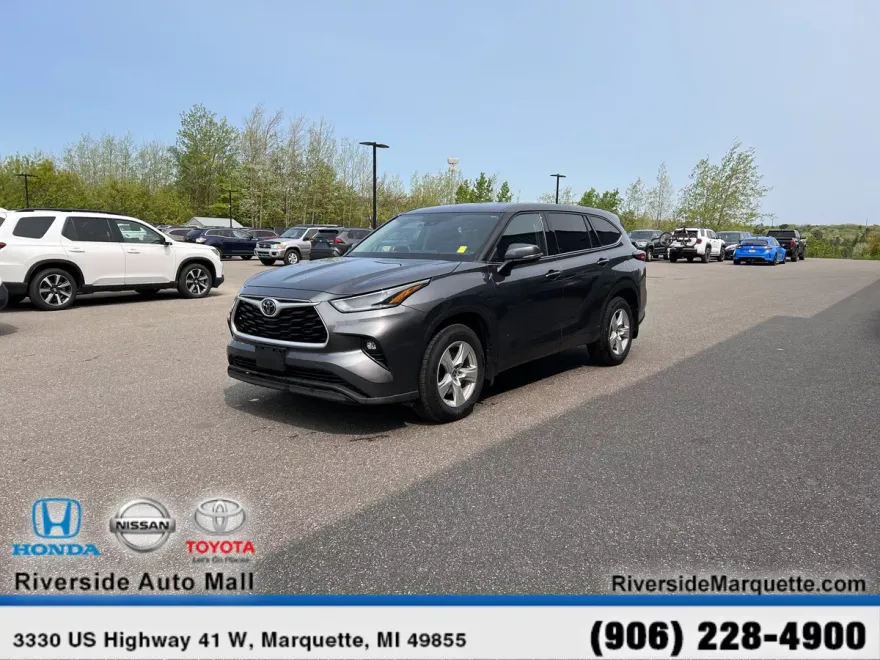 2021 Toyota Highlander LE photo 1