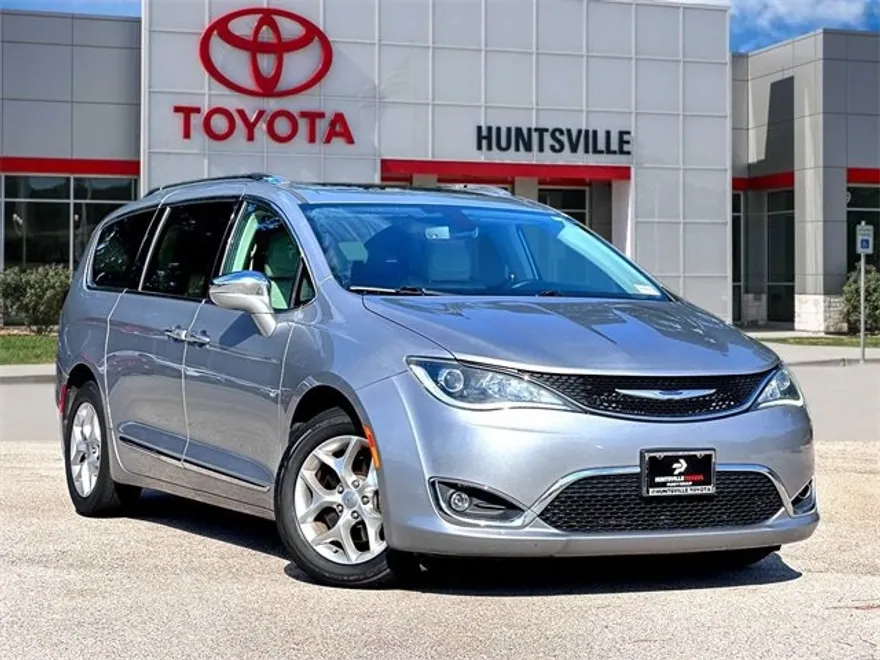 2020 Chrysler Pacifica Limited photo 1