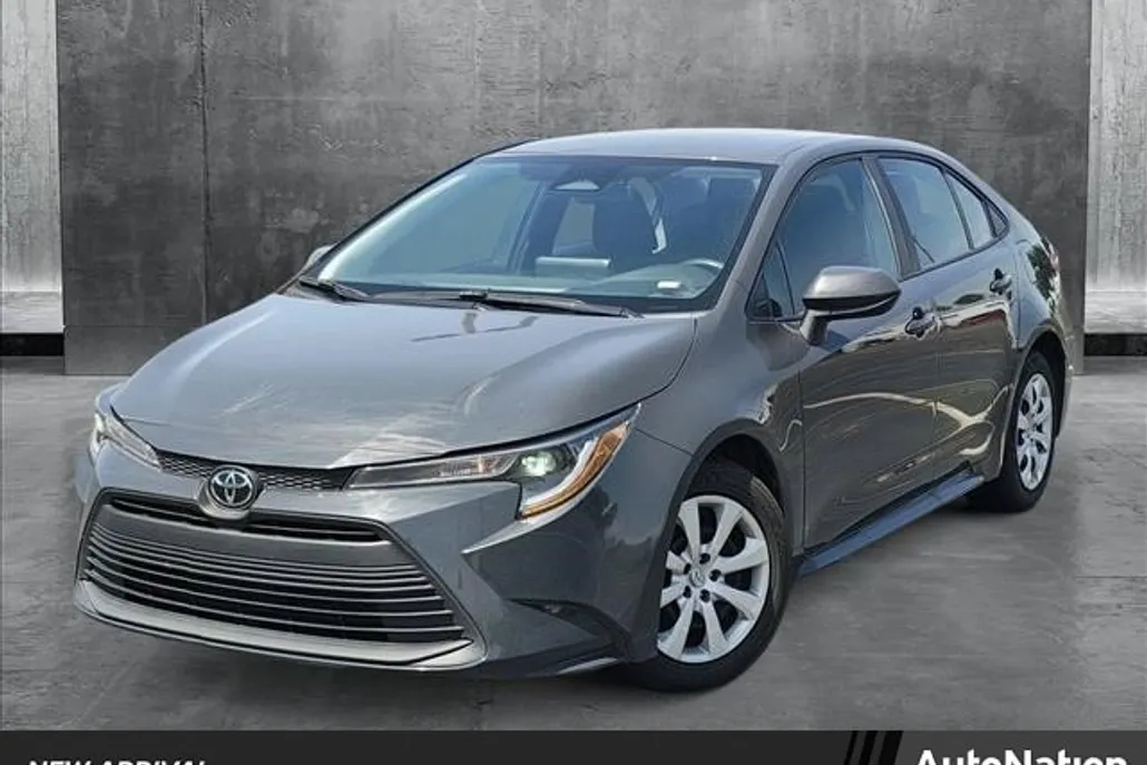 2024 Toyota Corolla LE photo 1