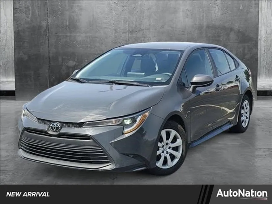 2024 Toyota Corolla LE photo 1