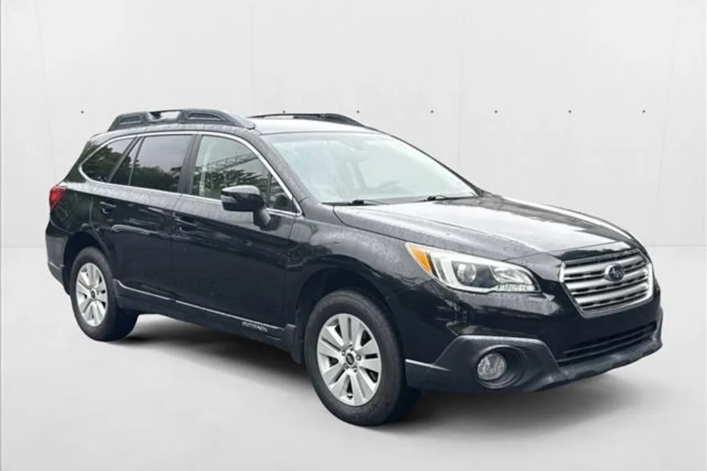 2017 Subaru Outback Premium photo 1