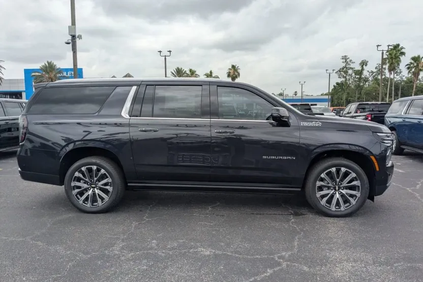 2025 Chevrolet Suburban High Country photo 1