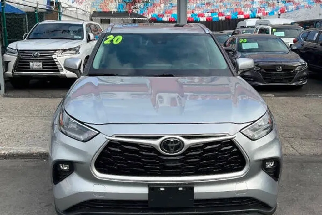 2020 Toyota Highlander XLE photo 1