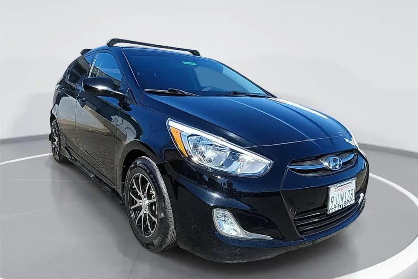 2017 Hyundai Accent SE photo 1