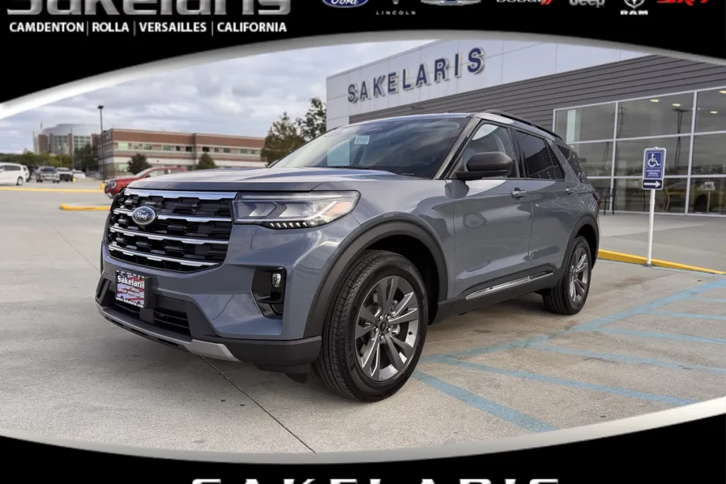 2025 Ford Explorer photo 1