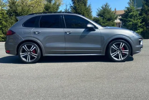2013 Porsche Cayenne GTS photo 3