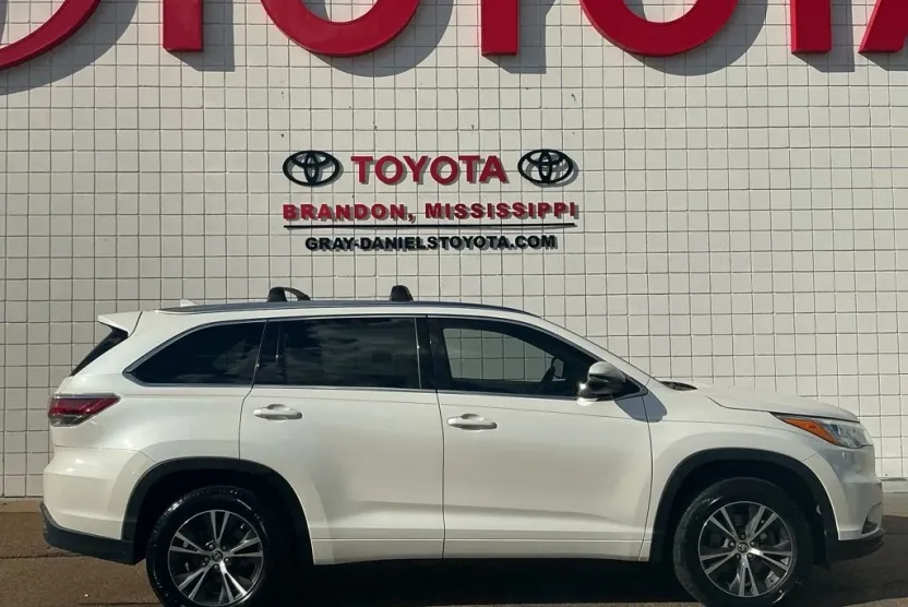 2016 Toyota Highlander XLE photo 1