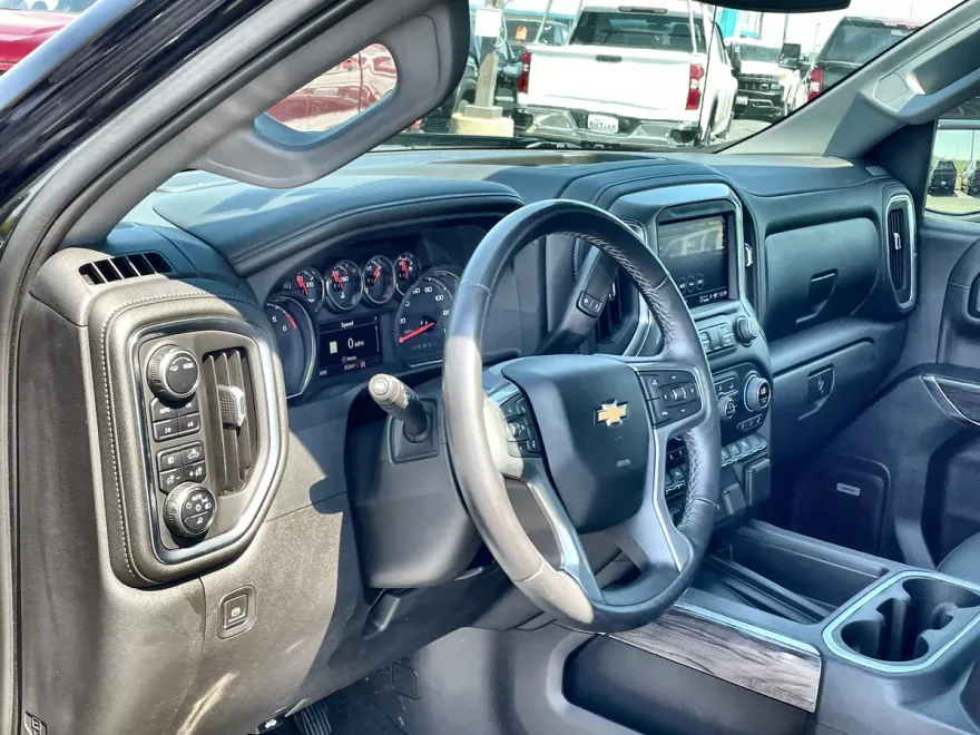 2022 Chevrolet Silverado 1500 LTZ photo 1