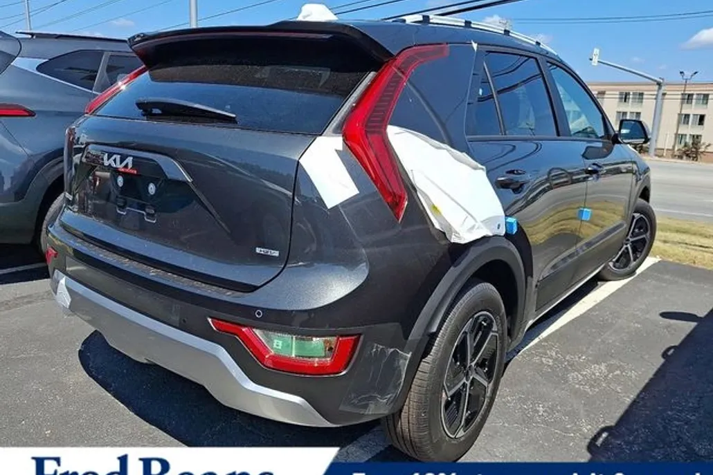 2025 Kia Niro EX photo 1