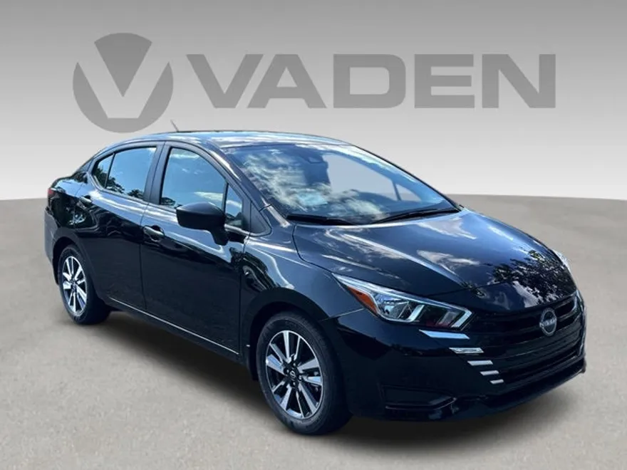 2025 Nissan Versa 1.6 S photo 1