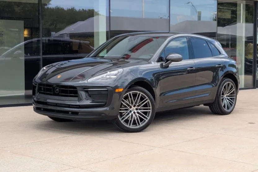2025 Porsche Macan T photo 1