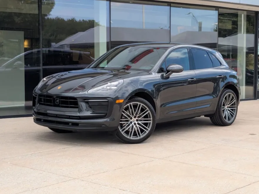 2025 Porsche Macan T photo 1