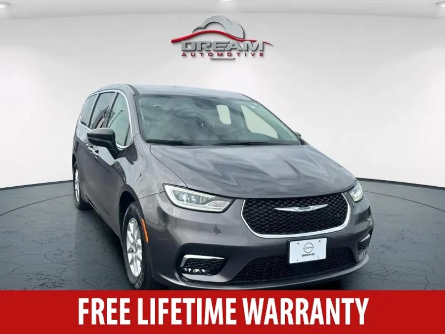 2023 Chrysler Pacifica Touring L photo 1