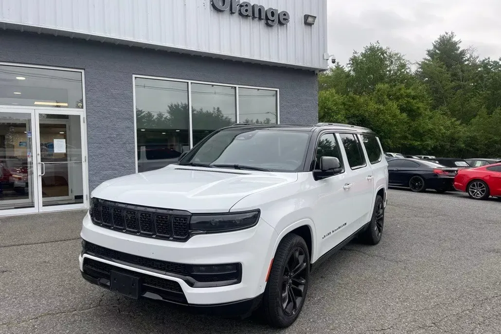 2024 Jeep Grand Wagoneer L II photo 1
