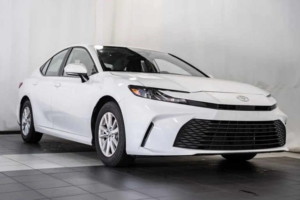 2025 Toyota Camry LE photo 1