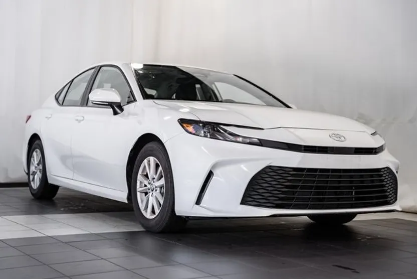 2025 Toyota Camry LE photo 1