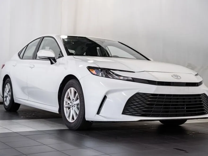 2025 Toyota Camry LE photo 1