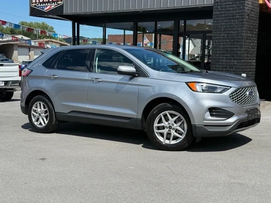 2024 Ford Edge SEL photo 2