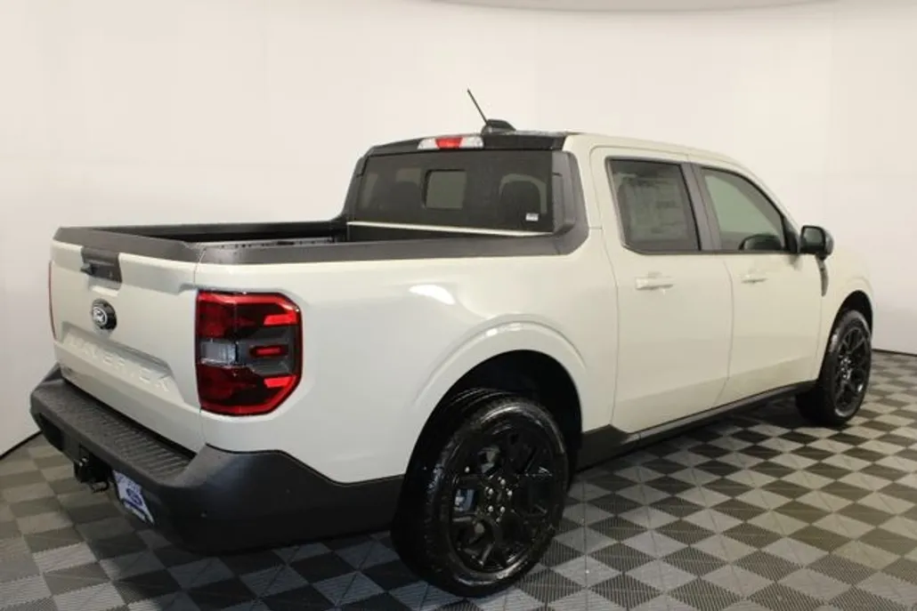 2025 Ford Maverick Lariat photo 1