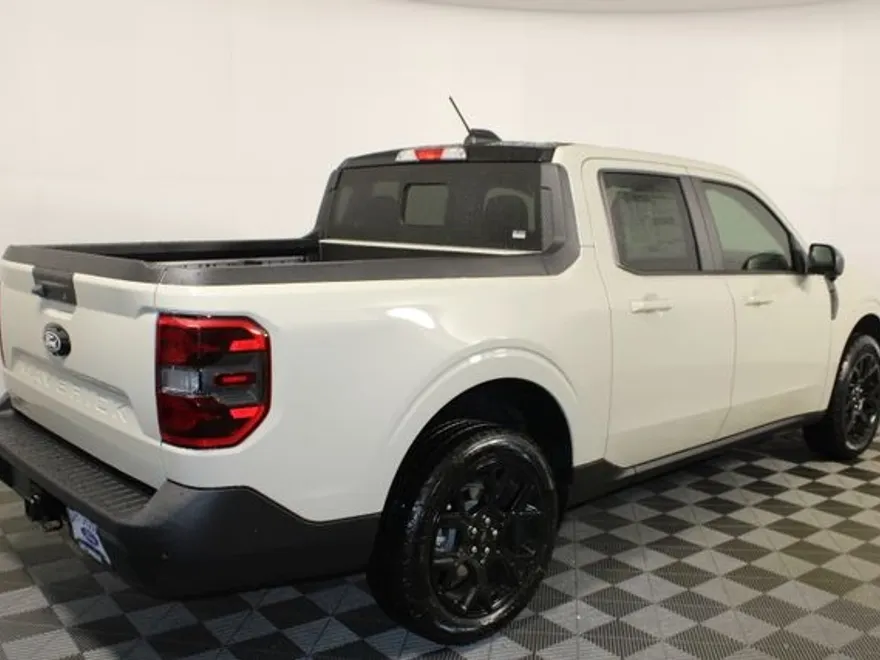 2025 Ford Maverick Lariat photo 1