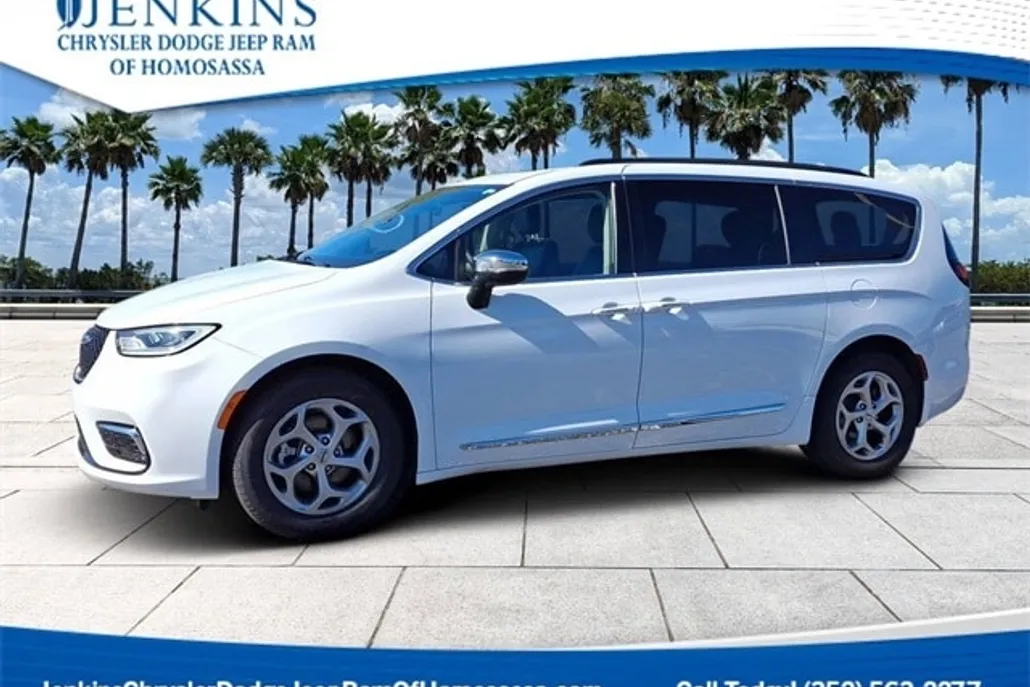 2023 Chrysler Pacifica Limited photo 1