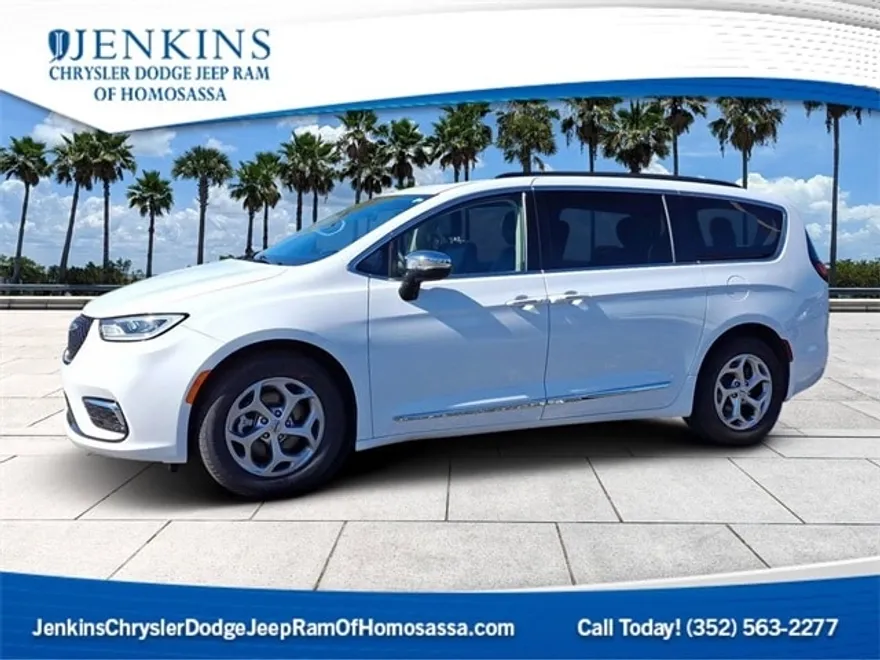 2023 Chrysler Pacifica Limited photo 1