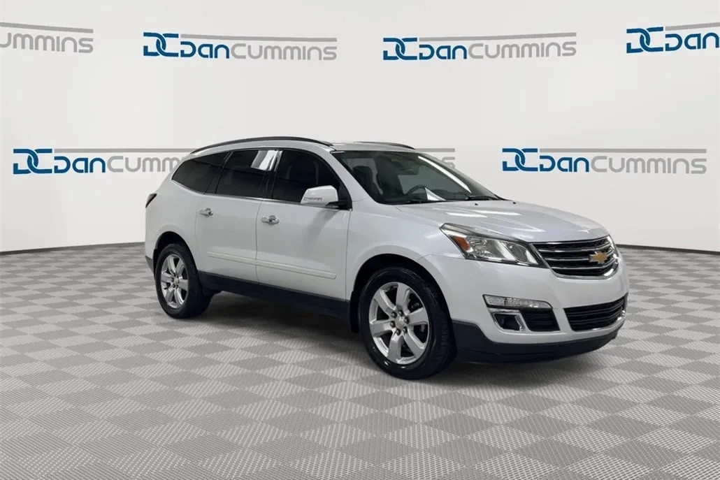 2017 Chevrolet Traverse 1LT photo 1