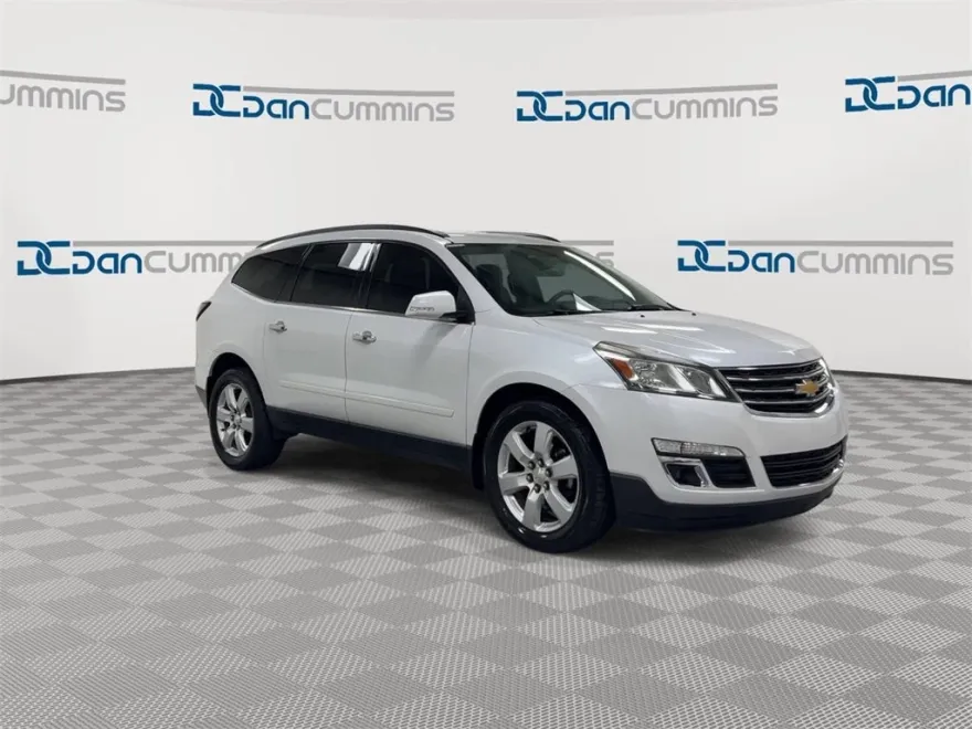 2017 Chevrolet Traverse 1LT photo 1