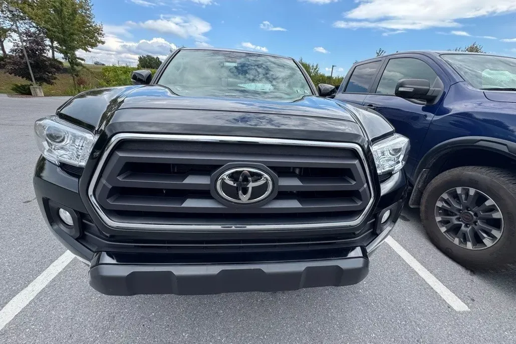 2023 Toyota Tacoma SR5 photo 1