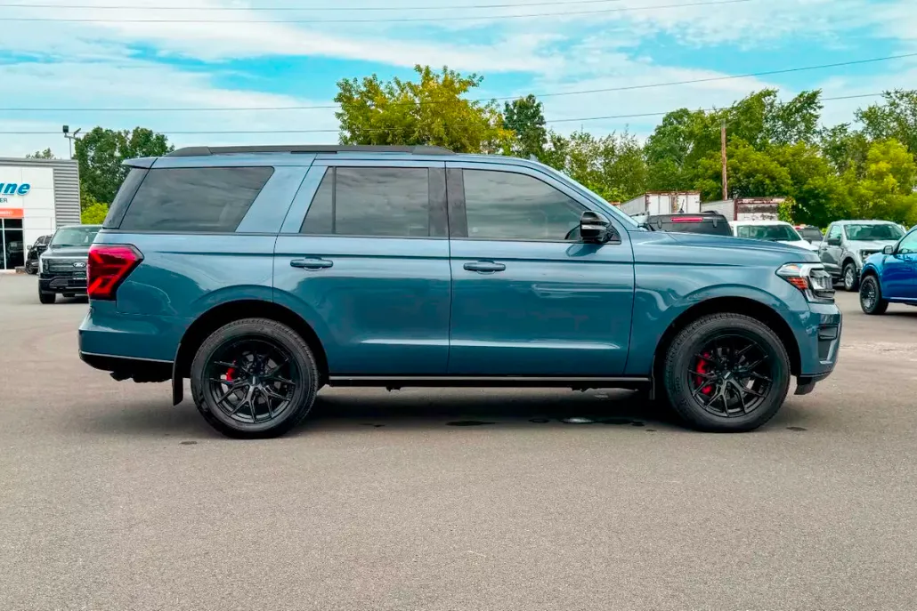 2023 Ford Expedition Limited photo 1