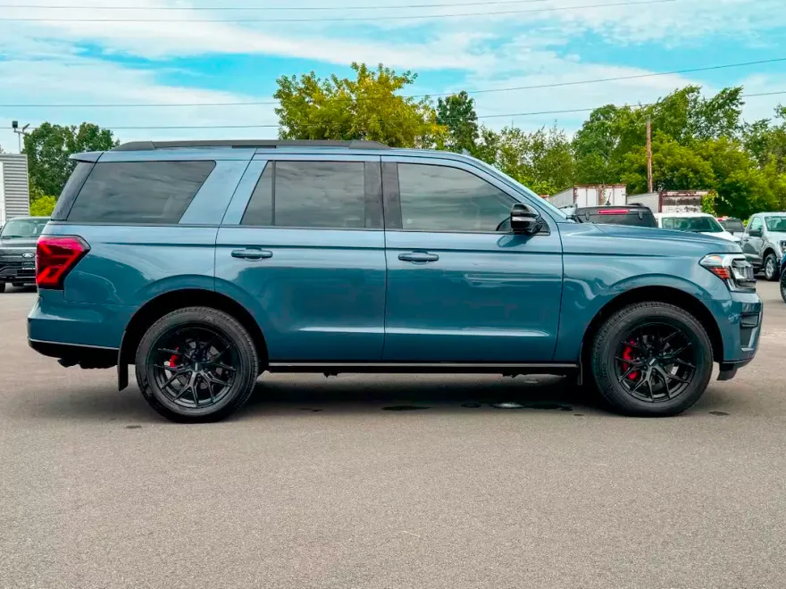 2023 Ford Expedition Limited photo 1