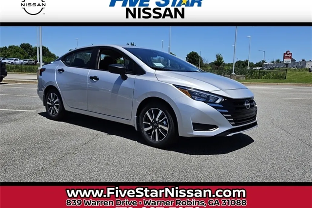 2025 Nissan Versa 1.6 S photo 1