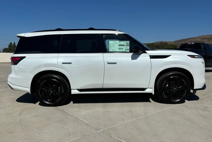 2026 Infiniti QX80 Sensory photo 1