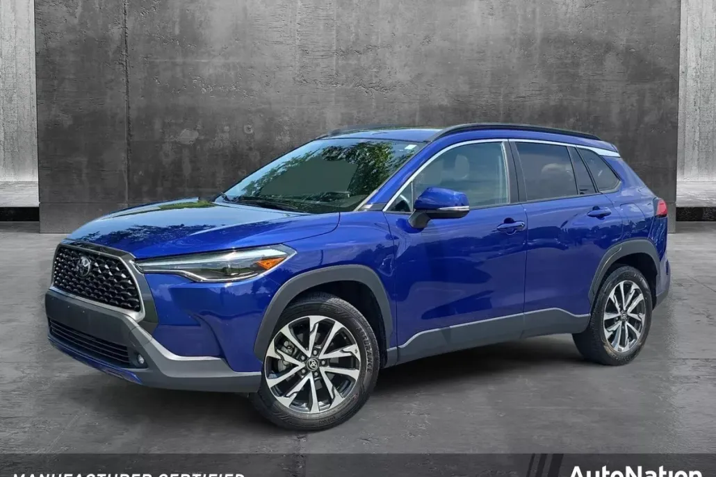 2024 Toyota Corolla Cross XLE photo 1
