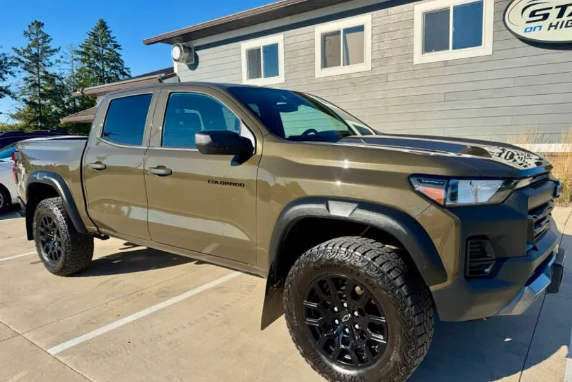 2023 Chevrolet Colorado Trail Boss photo 1