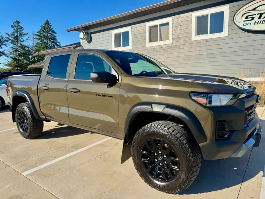 2023 Chevrolet Colorado Trail Boss photo 1