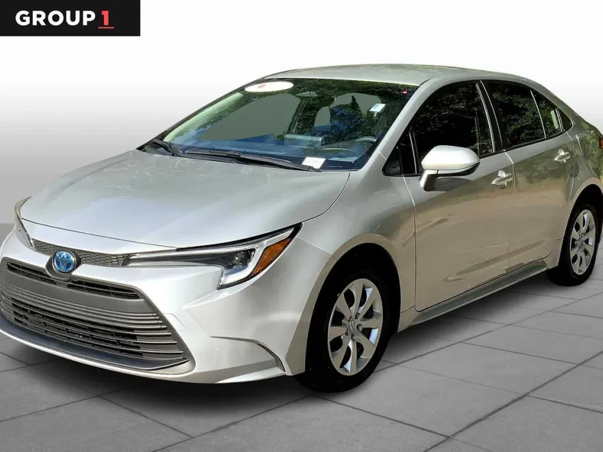 2025 Toyota Corolla Hybrid LE photo 1