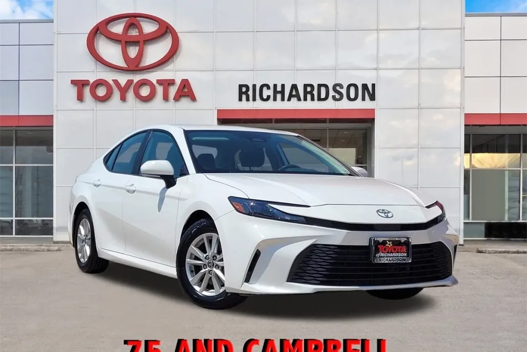 2025 Toyota Camry LE photo 1