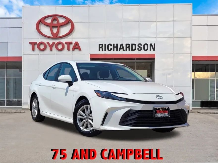 2025 Toyota Camry LE photo 1