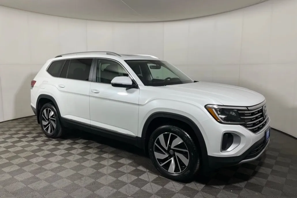 2025 Volkswagen Atlas SEL photo 1