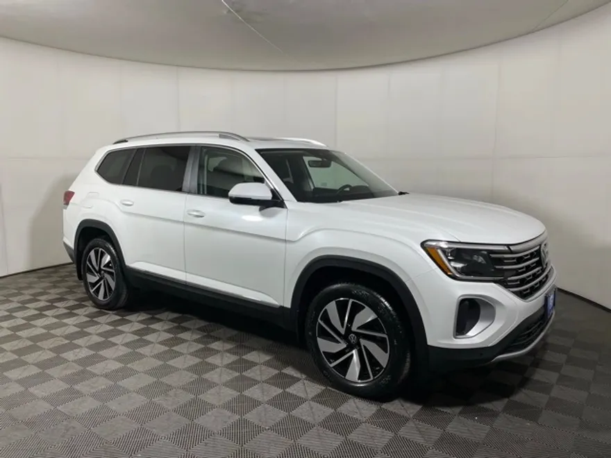 2025 Volkswagen Atlas SEL photo 1