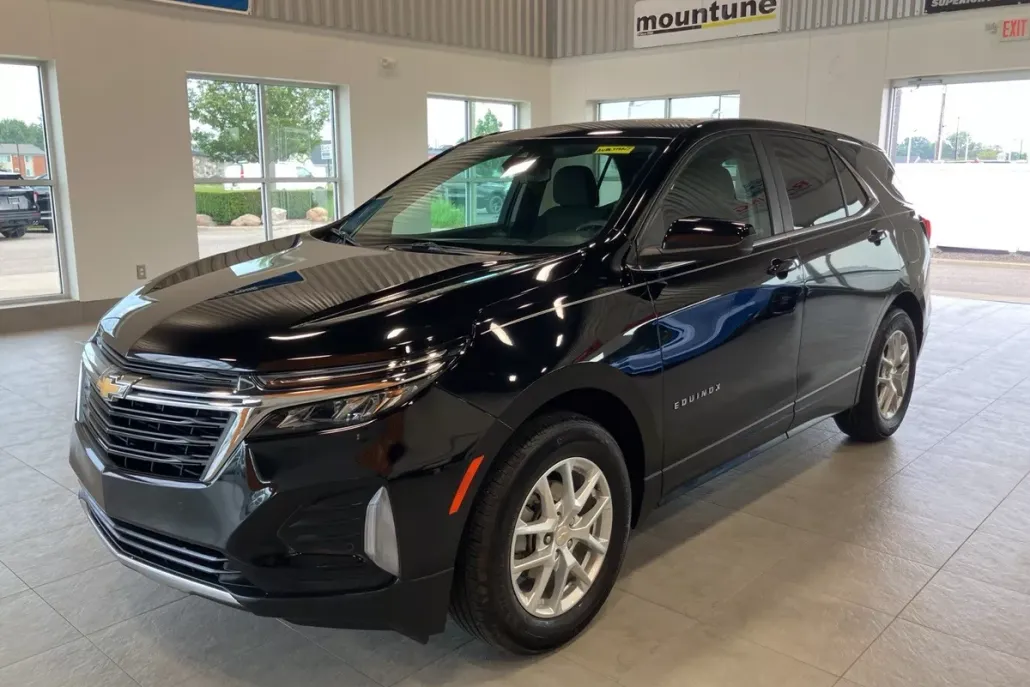 2024 Chevrolet Equinox LT photo 1
