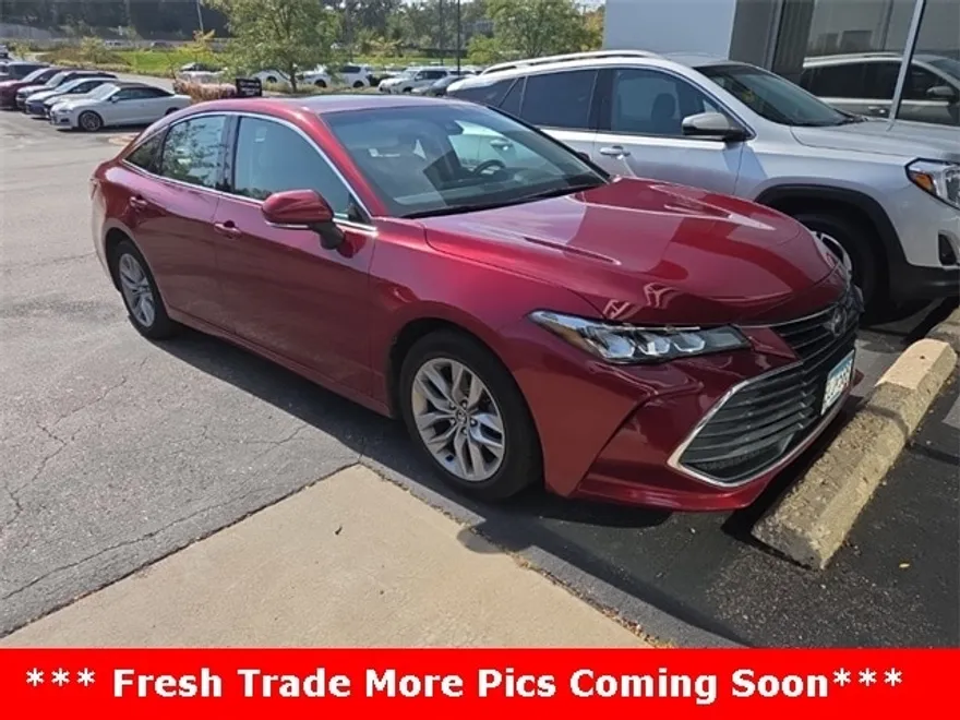 2020 Toyota Avalon XLE Hybrid photo 1